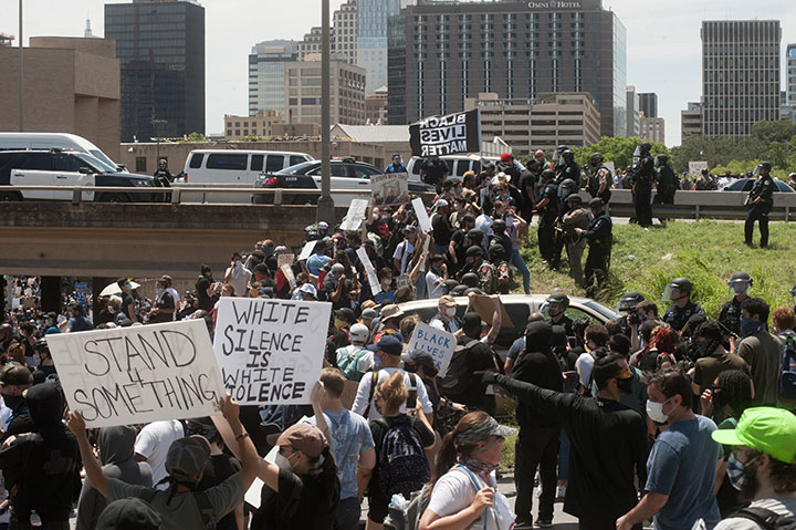 Police and state troopers clear protesters off from Interstate 35